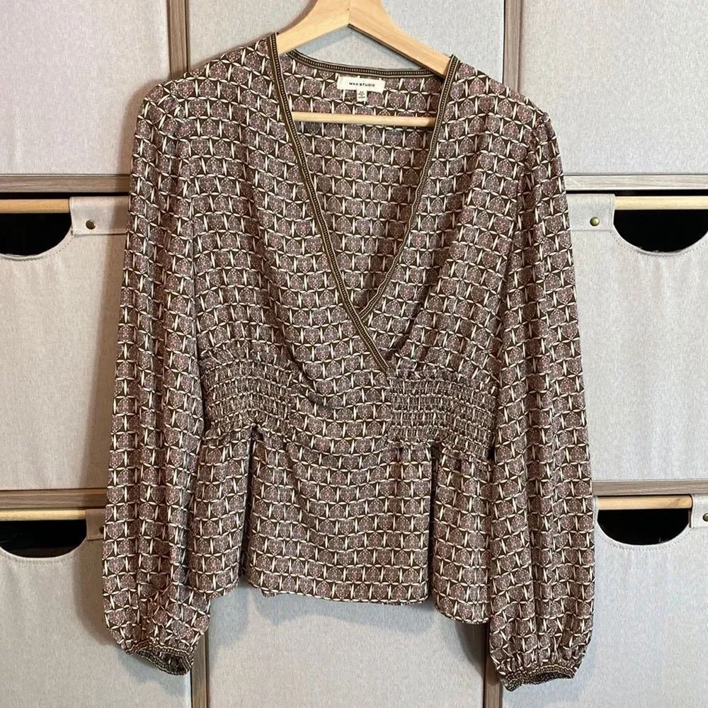 Max Studio smocked pattern blouse - Picture 2 of 6